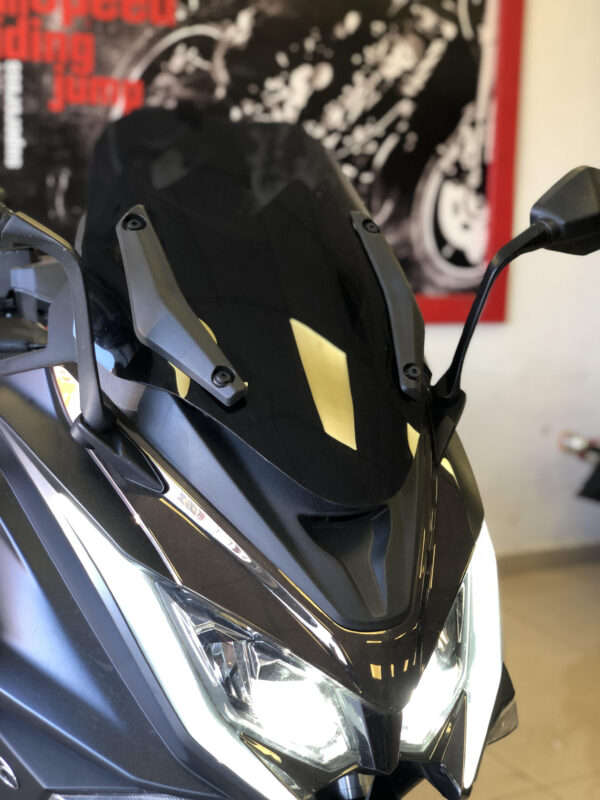 ⁦משקף ספורטיבי - KYMCO AK550⁩ – תמונה ⁦3⁩